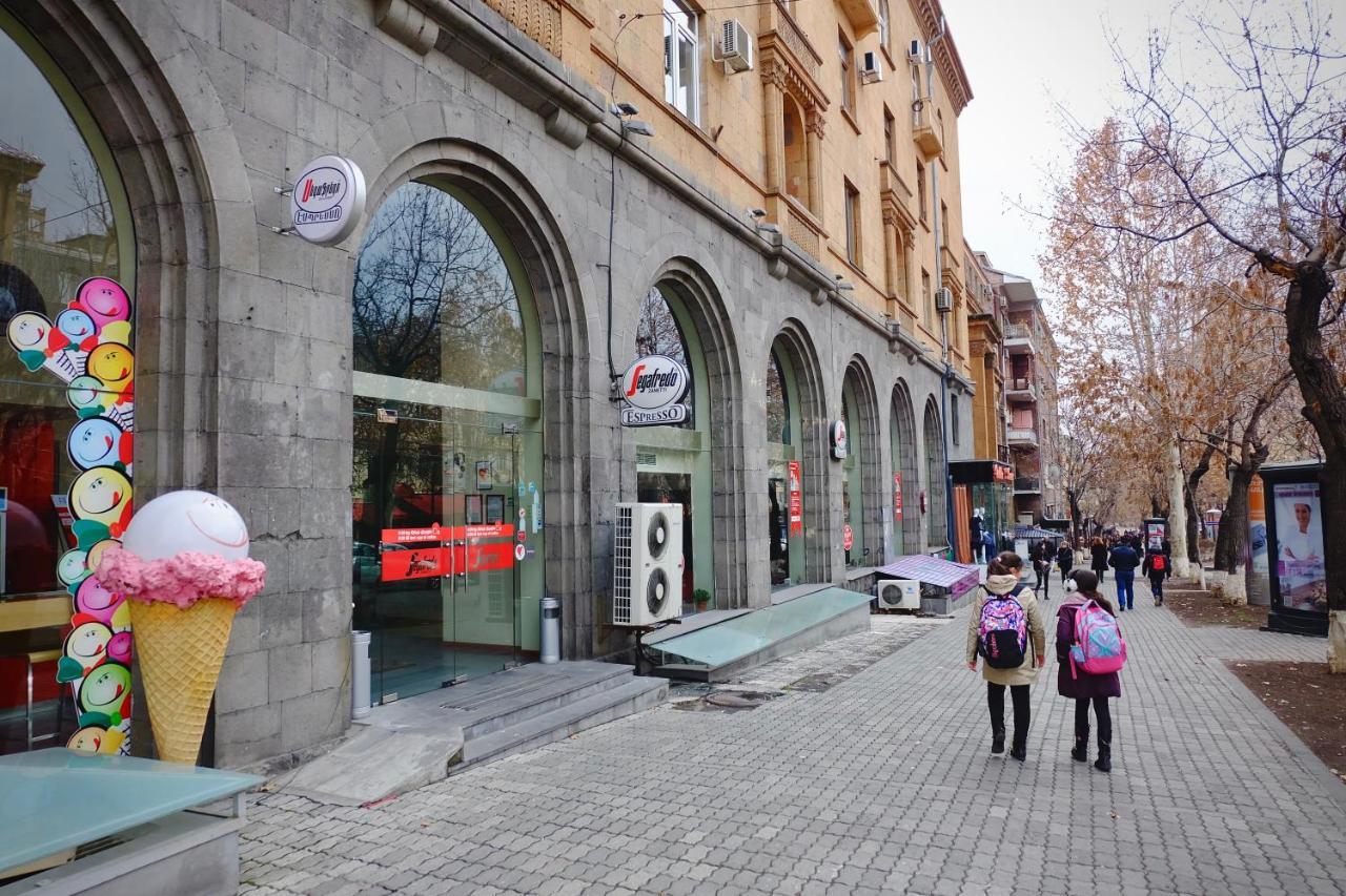 Abovyan 36 Apt & Tour Erivan Exterior foto
